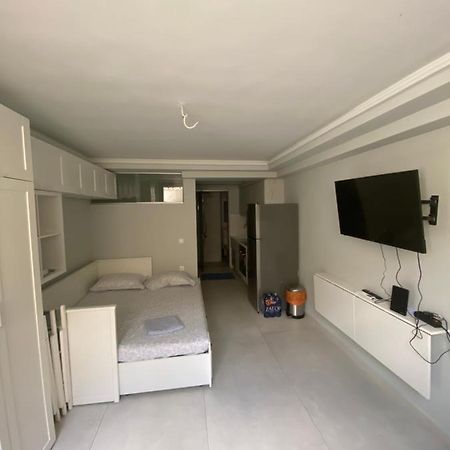 Minimalist Studio Behind Hilton Hotel Atenas Exterior foto